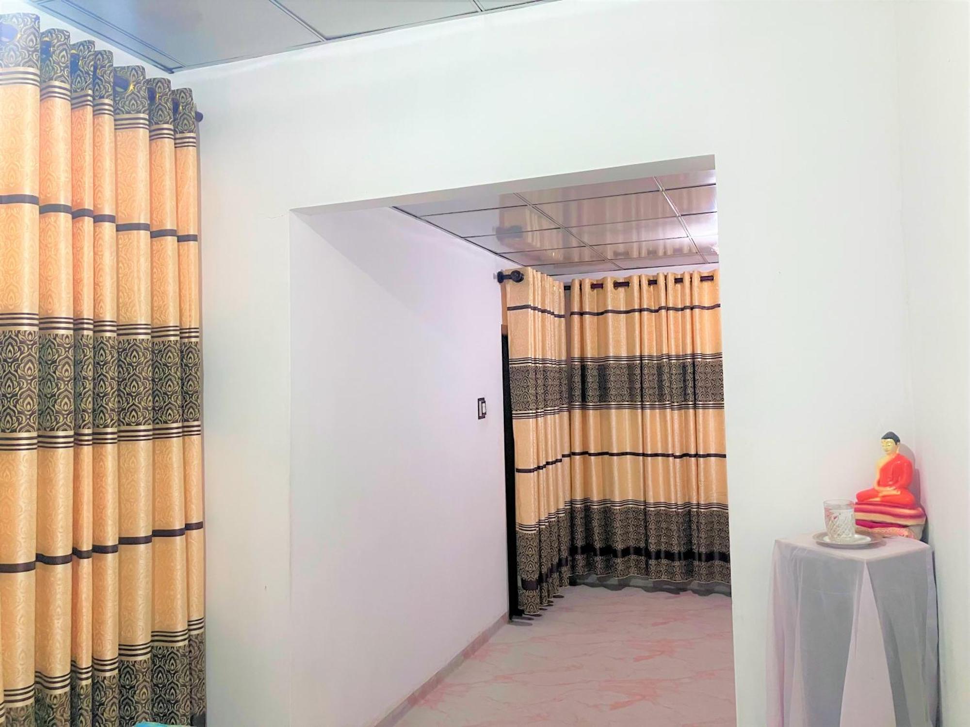 Grand Refuge Holiday Rooms 아누라다푸라 외부 사진